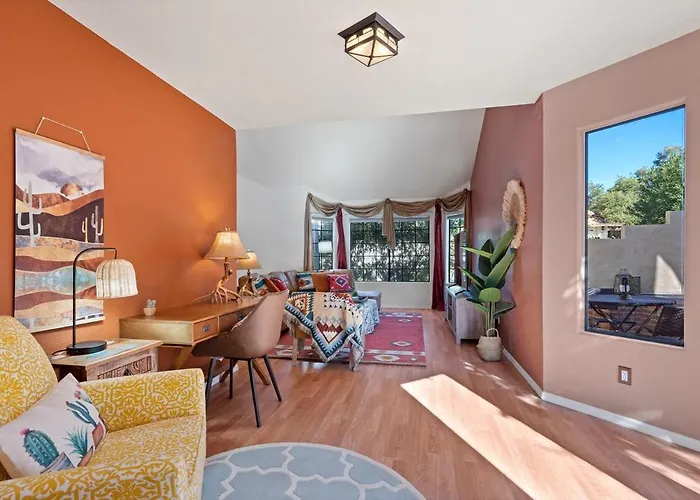 Southwestern Paradise, Simply Classic 4bed 3bath *