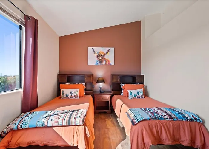 Southwestern Paradise, Simply Classic 4bed 3bath Holiday home *