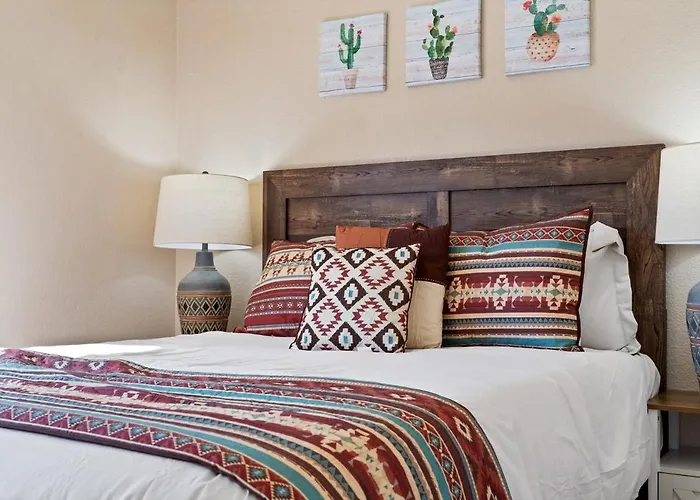 Southwestern Paradise, Simply Classic 4bed 3bath