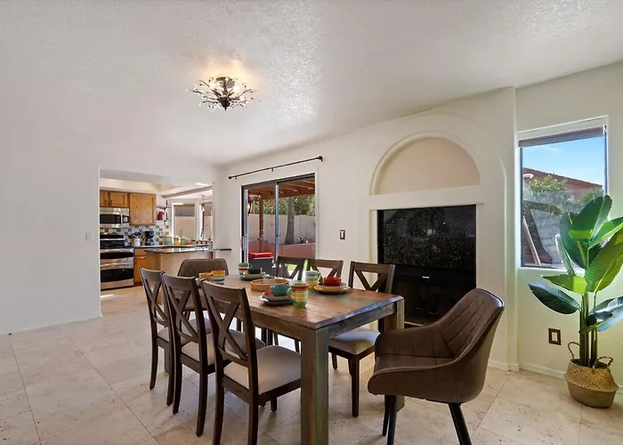 Southwestern Paradise, Simply Classic 4bed 3bath Holiday home *